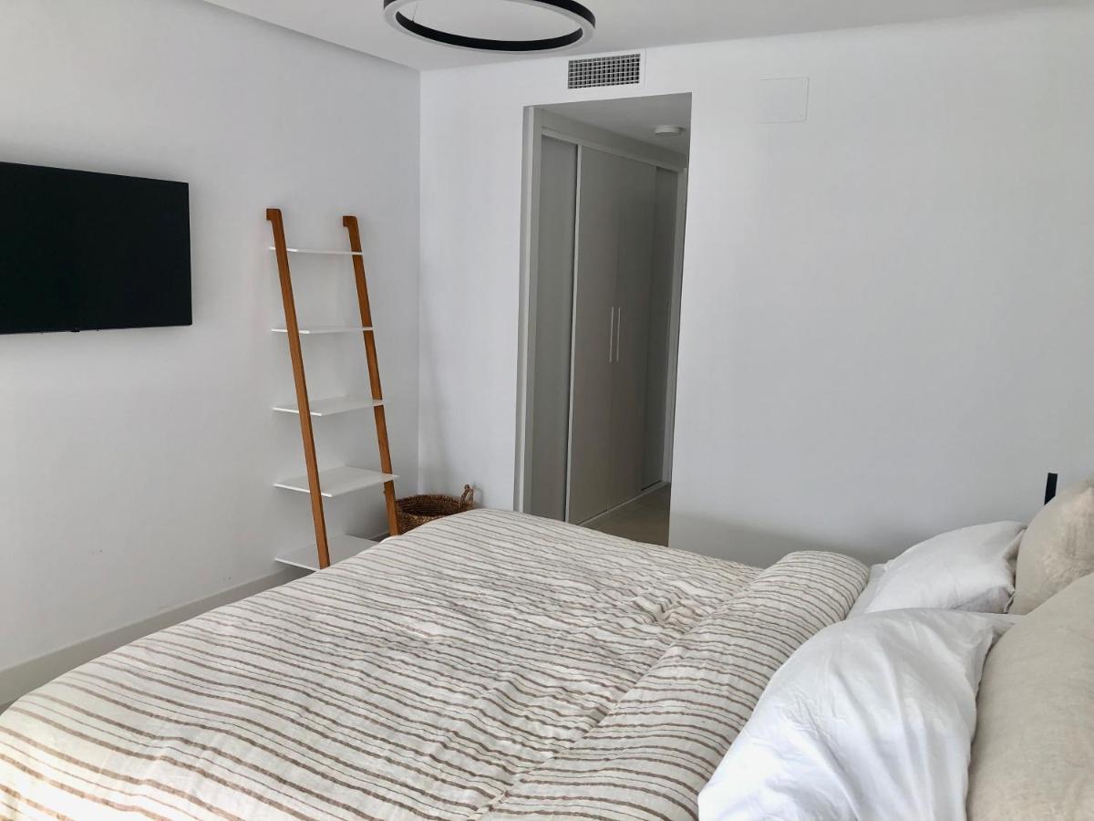 Modern Apartment In Front Of Cabopino Golf Marbella Exterior foto